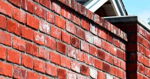 Забор из кирпича